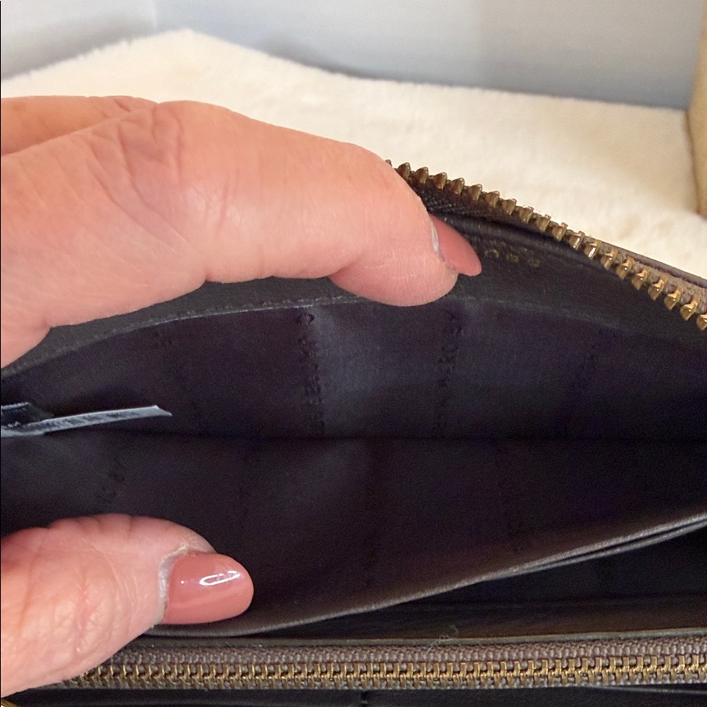 Marc By Marc Jacobs Black Wallet with Gold Plate - Picture 12 of 15